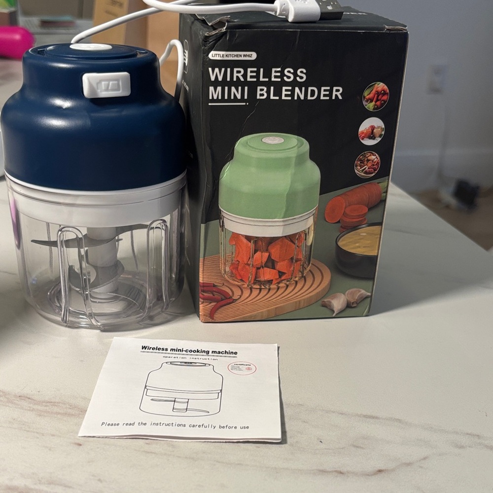 Amazon Wireless Mini Blender - Navy and Green